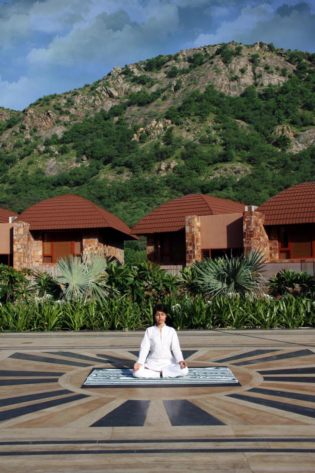Ananta Spa & Resort, Pushkar Buitenkant foto